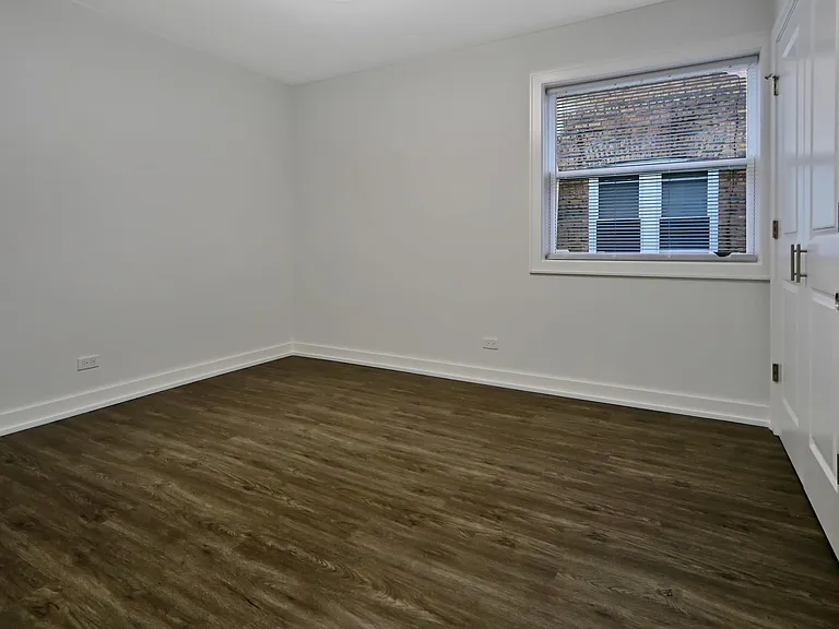 4052 N Lavergne Ave #1R — Photo 8