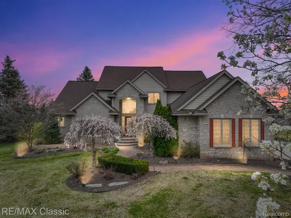 23760 Spy Glass Hl N, South Lyon, MI 48178