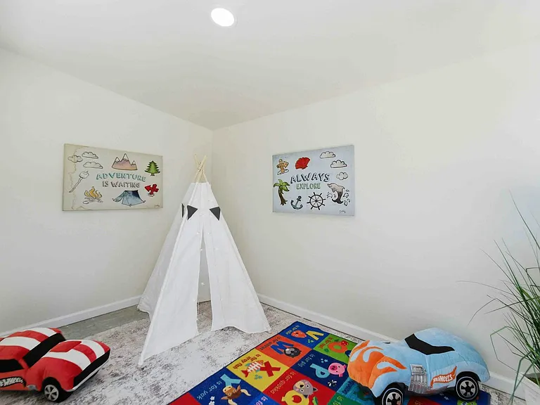 313 N Milton Ave — Photo 16