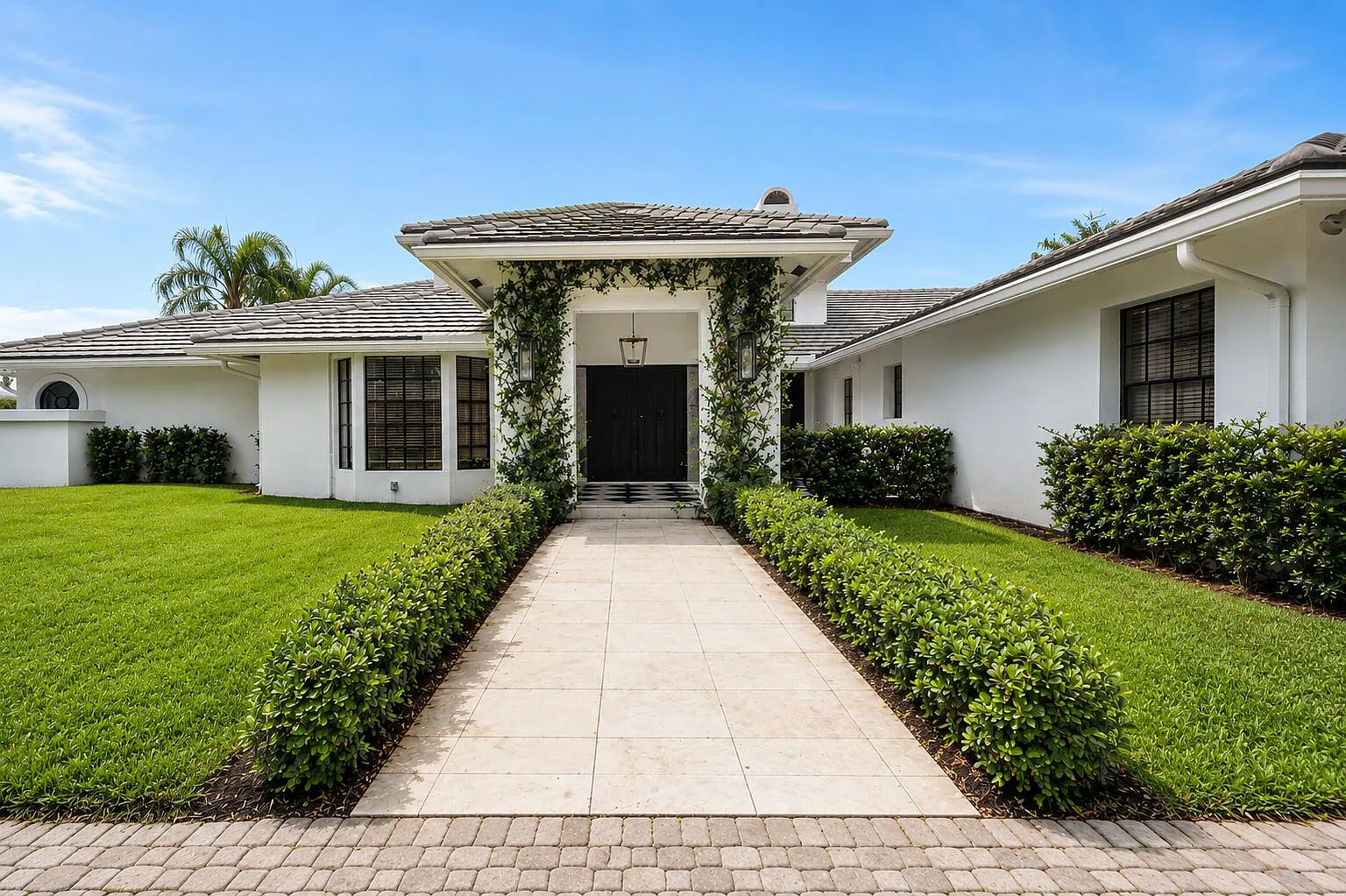 5 bed, 4.5 bath, 4412 sqft, $50,000 — Photo 2