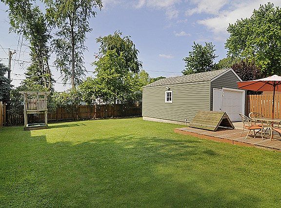 4th image of 822 Kensington Pl