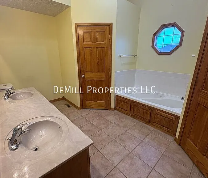 6010 N 7th Ave — Photo 11