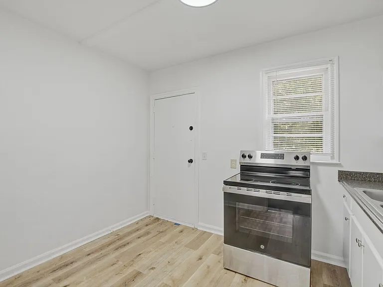 237 Broad St — Photo 18
