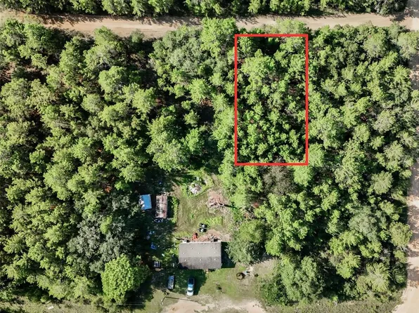 205 Shangri La St #14, Interlachen, FL 32148