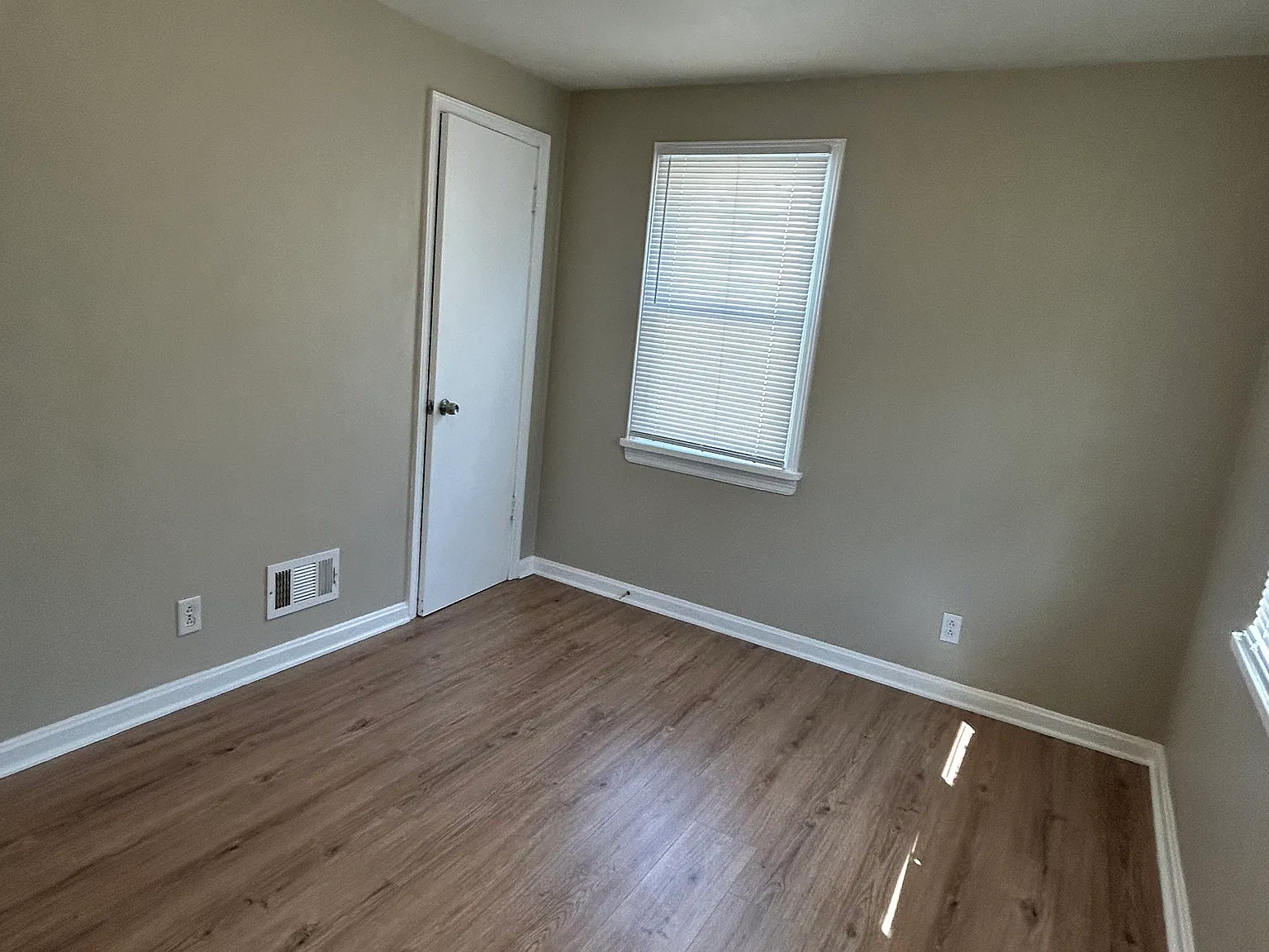 3 bed, 866 sqft, $1,450 — Photo 4