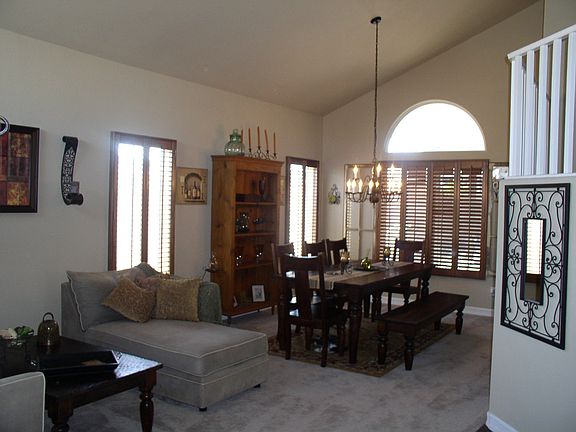 Private living area & dining