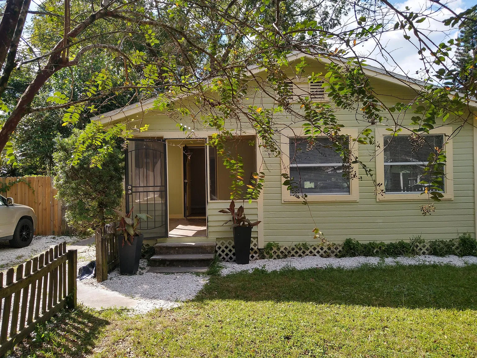 4 bed, 1210 sqft, $2,200 — Photo 1