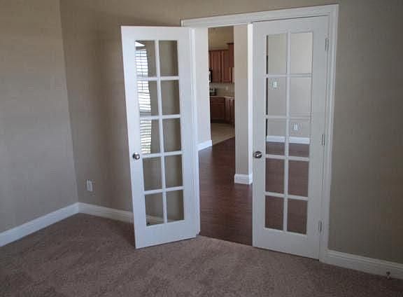 5th image of 754 Country Manor Ln