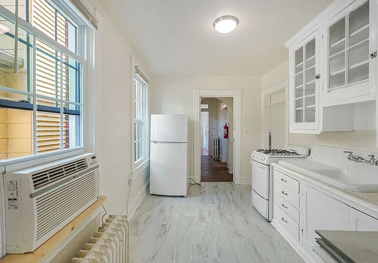 1004 Prince Edward St #1 — Photo 3
