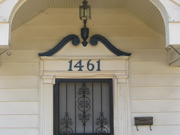 2nd image of 1461 Robin Hood Ln