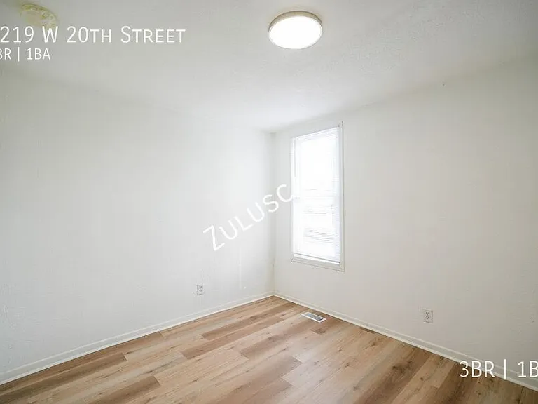 1219 W 20th St — Photo 8