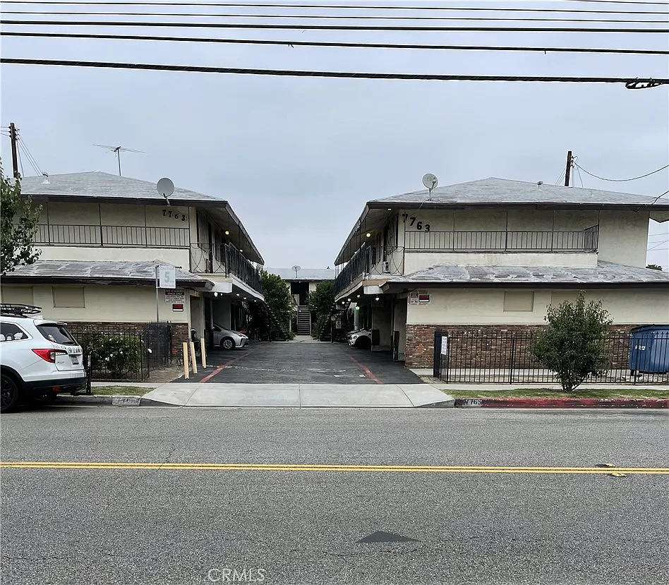2 bed, 760 sqft, $1,800 — Photo 1