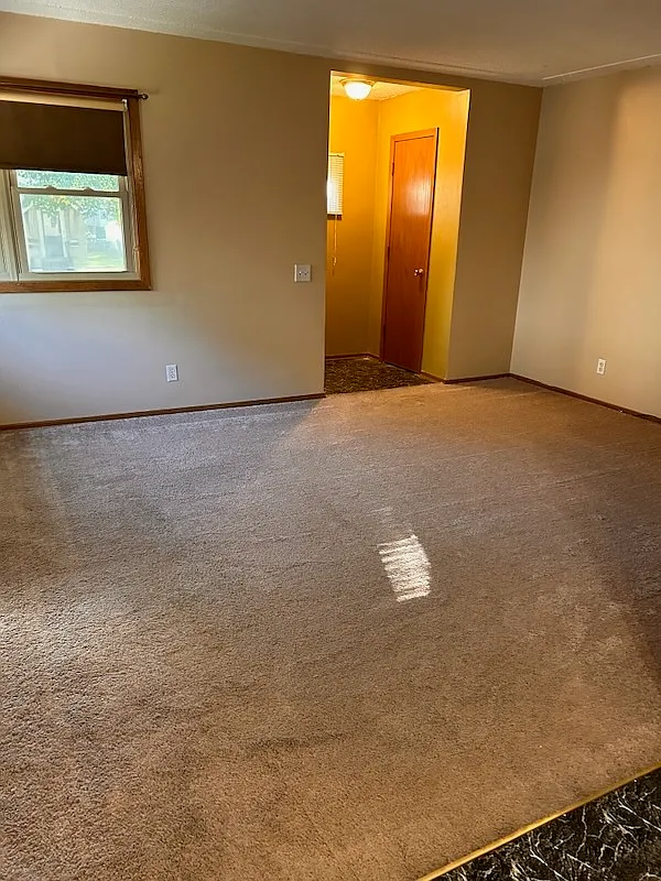 3 bed, 1100 sqft, $1,975 — Photo 3