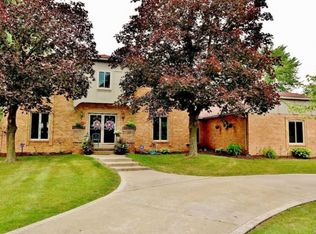 499 Charing Cross Dr, Grand Blanc, MI