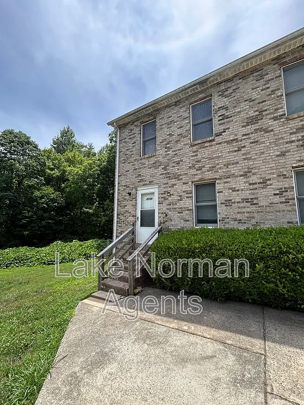2 bed, 1.5 bath, $1,299 — Photo 1
