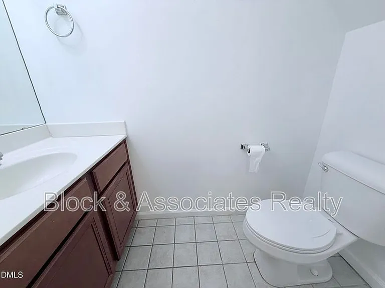 9915 Wasser Ct — Photo 5