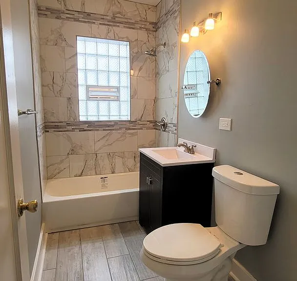 7637 S Kingston Ave — Photo 2