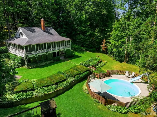 849 Urf Rd, Cowlesville, NY 14037