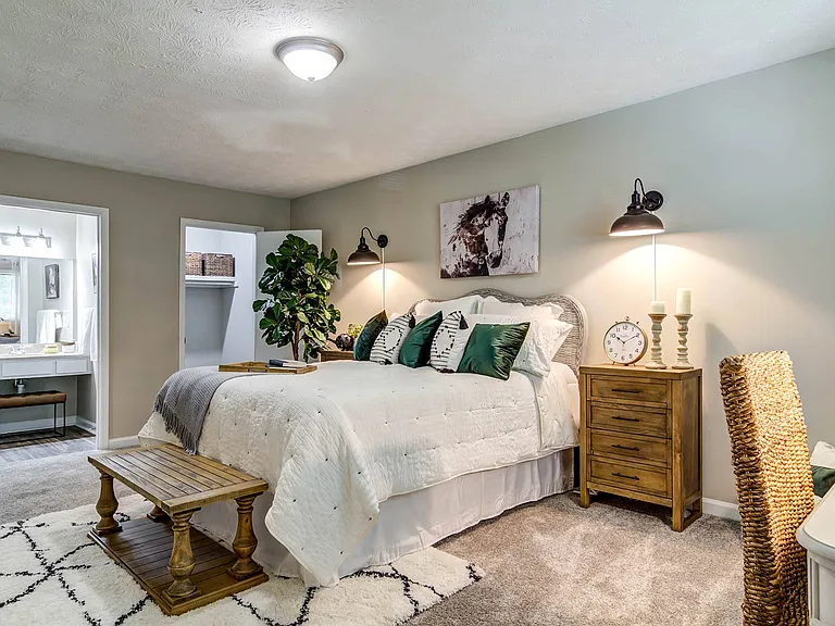 Regency Park Apartments — Photo 19