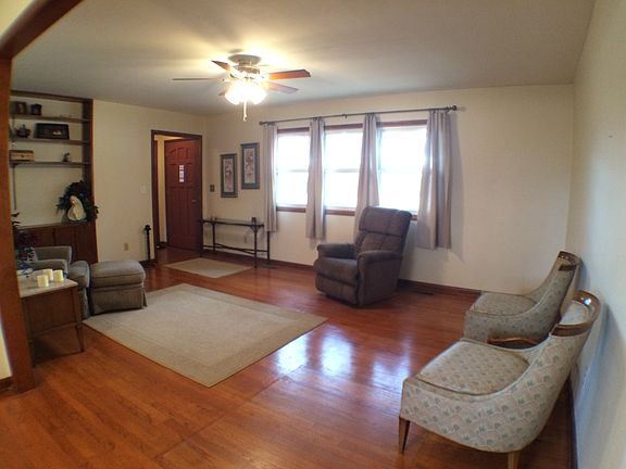 4th image of 1402 E Scott Ave