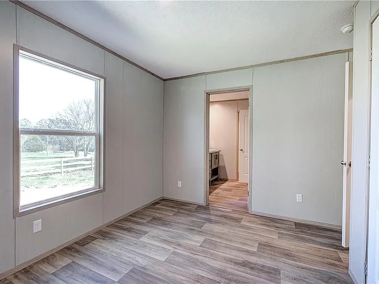 81 Popham Rd — Photo 30