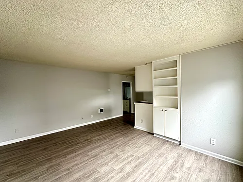 244 50th St #14 Photo 1