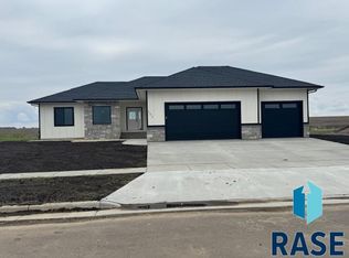 302 W 17th St, Dell Rapids, SD 57022