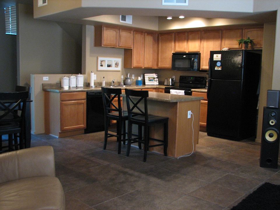 Kitchen with Island Breakfast Bar