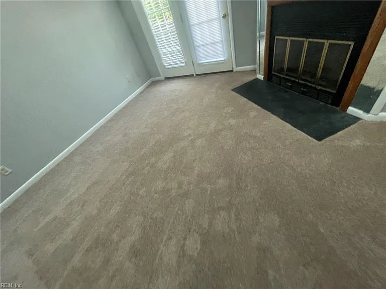 614 Waters Dr — Photo 3