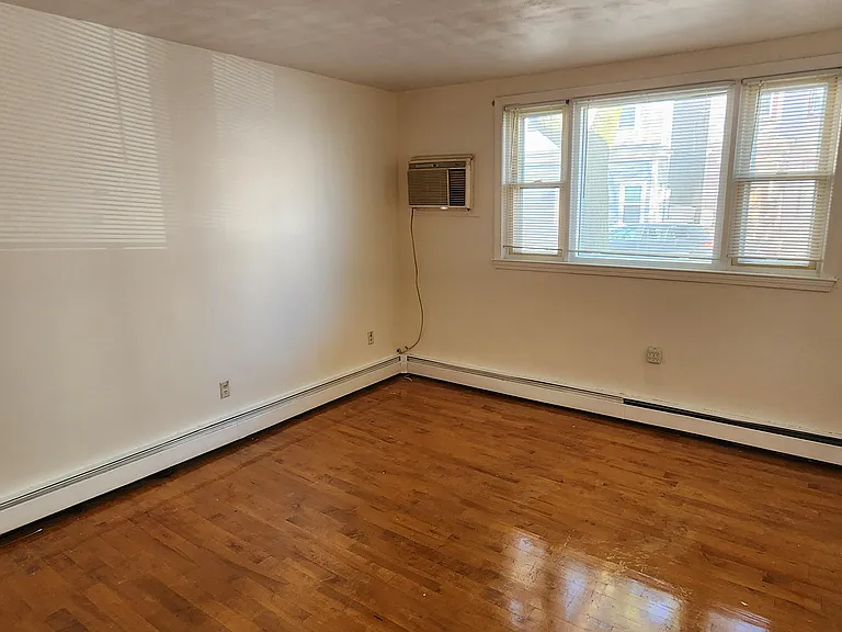 667 Saratoga St #2 — Photo 5