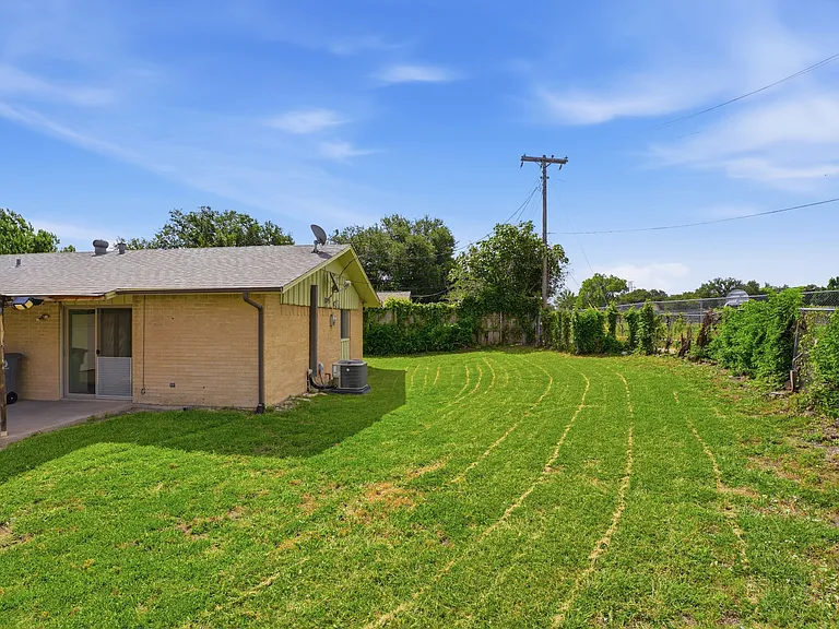 14046 Rolling Hills Ln — Photo 18