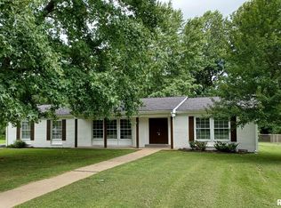 211 Westernaire Dr, Marion, IL 62959