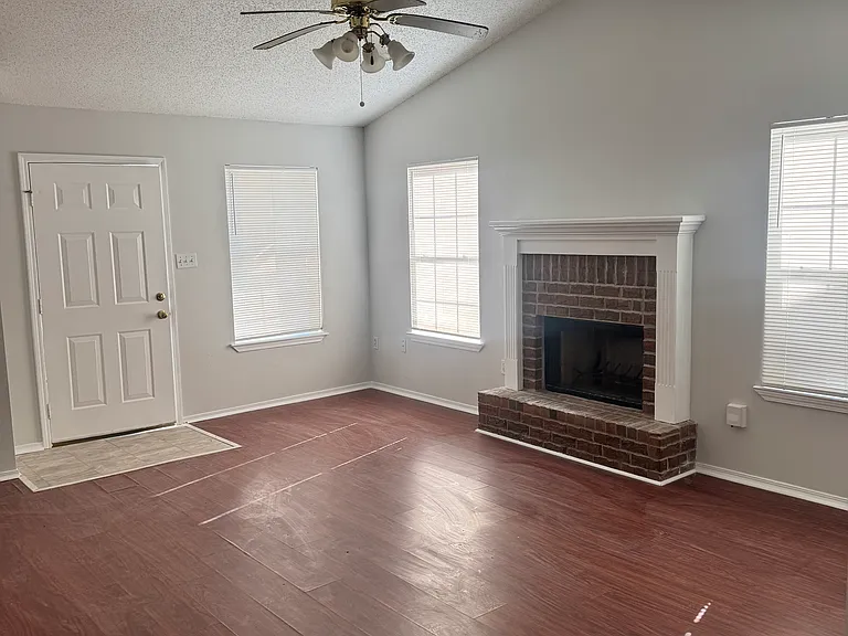 10561 Bay Tree Dr — Photo 3