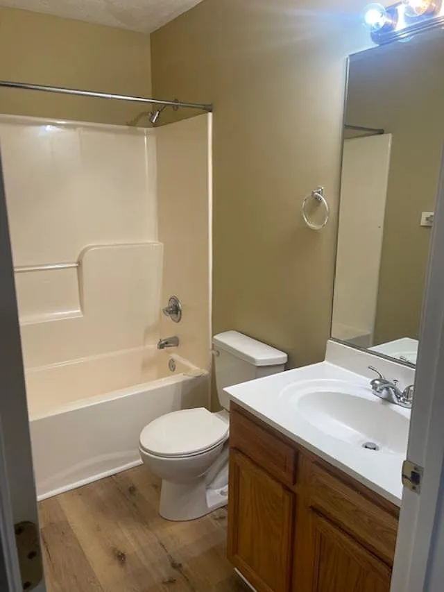 111 Stockton Ct — Photo 3