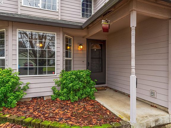 2nd image of 9606 NE 84th Way