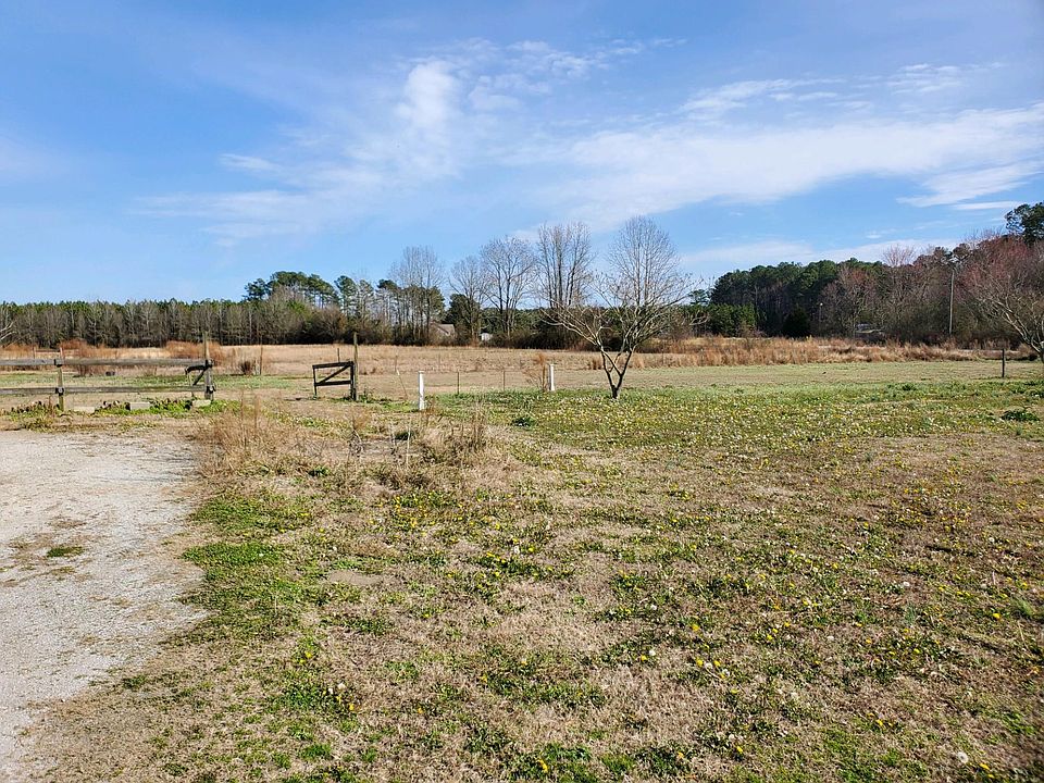 Private country setting yet close to Greenville
