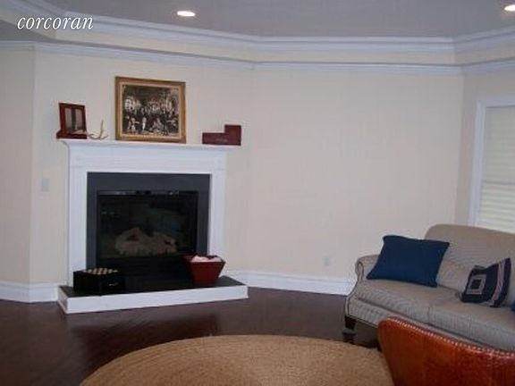4th image of 94 Corbett Dr