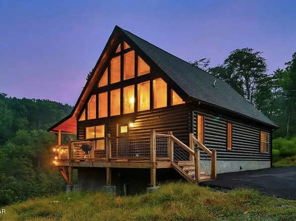 2304 Wingspan Dr, Sevierville, TN 37876