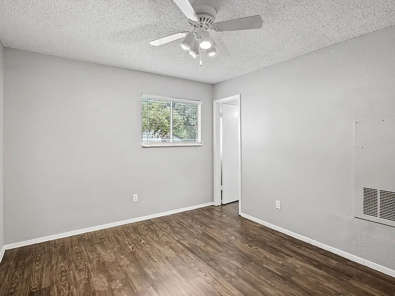 Awesome open Studio Apartments Close to Downtown — Photo 12