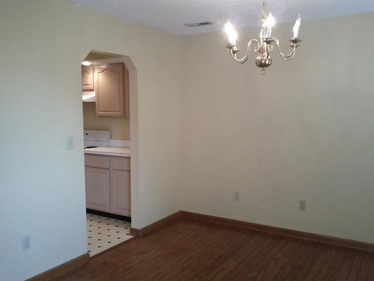 Building Photo - 1006 Elkins Dr
