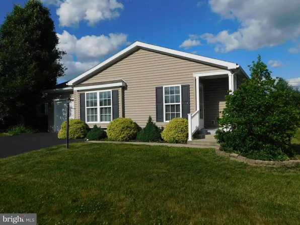 21 Wren Dr, Bechtelsville, PA 19505