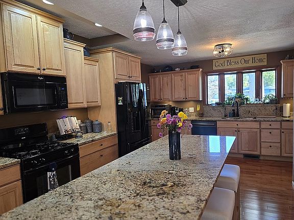 2nd image of 10 Greenview Dr