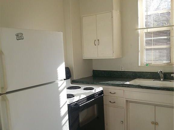 2nd image of 1311 Marion St
