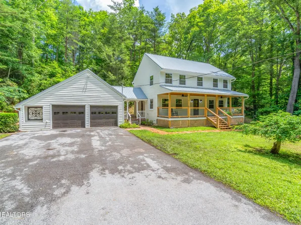 706 Skyline Dr, Gatlinburg, TN 37738