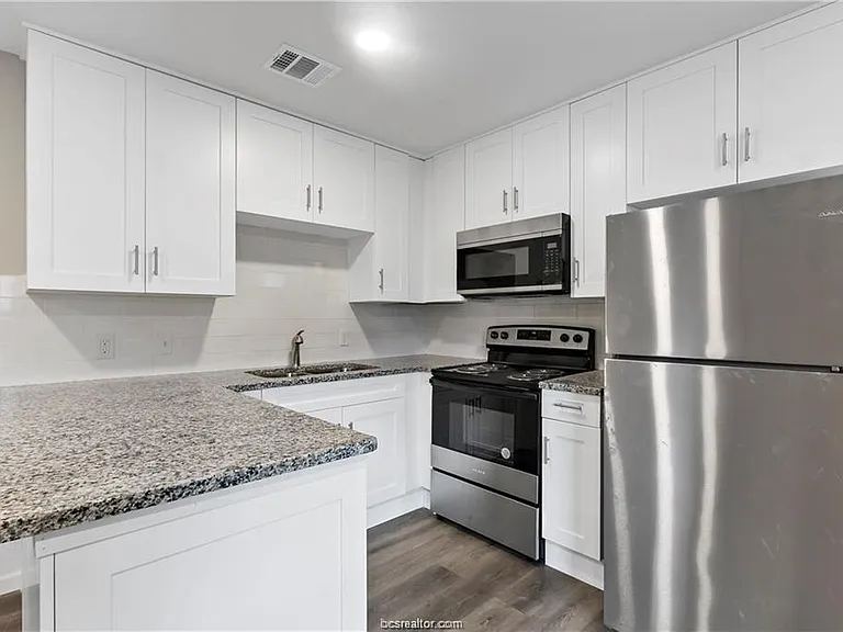 1502 Alpine Cir #D — Photo 7