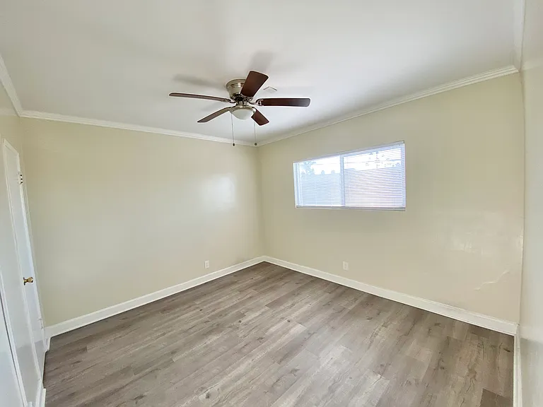 1905 S Oxford Ave #14 — Photo 9