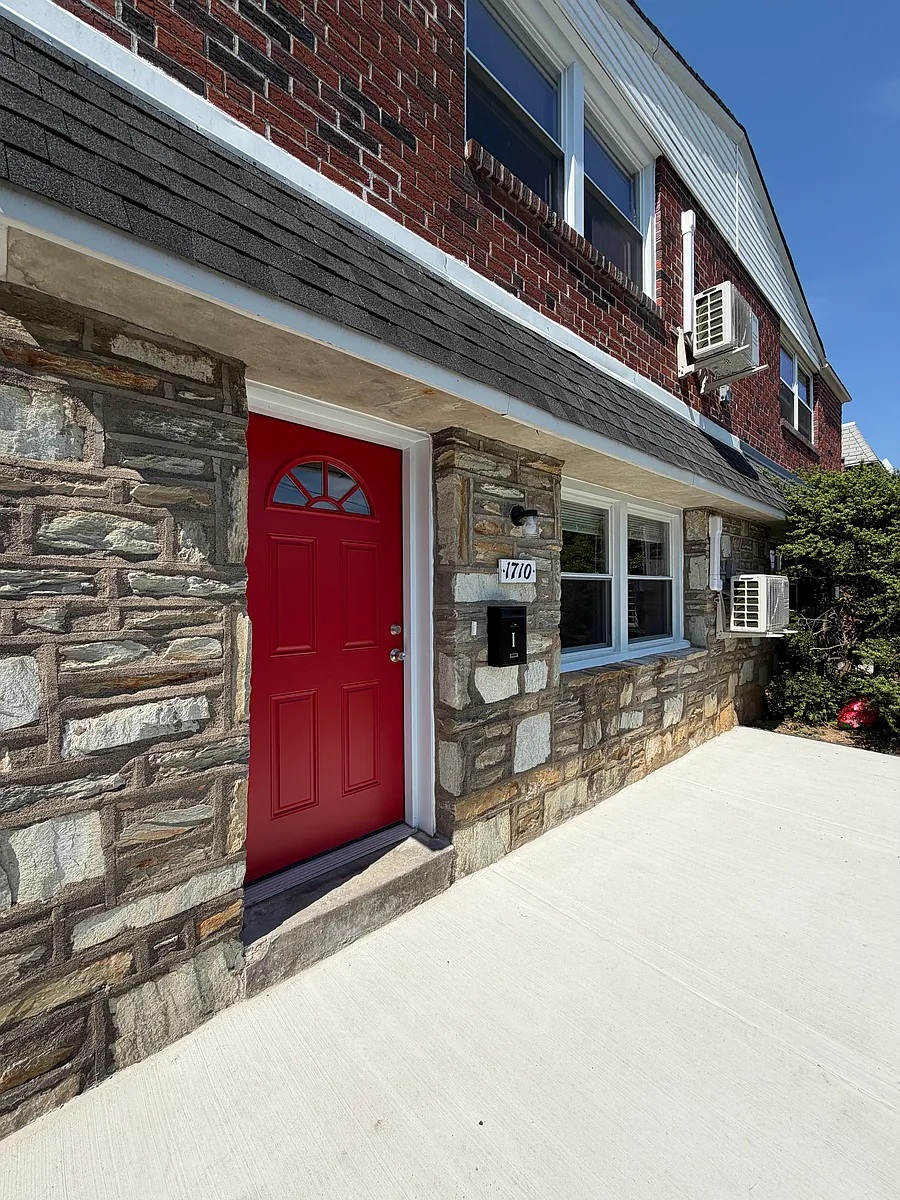 Building Photo - 1710 Griffith St #1