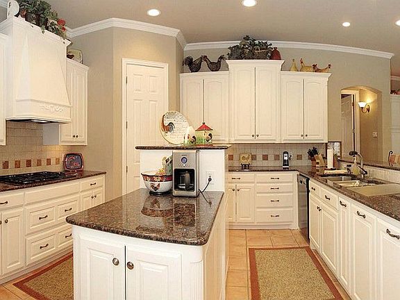 3rd image of 6716 Crooked Stick Dr