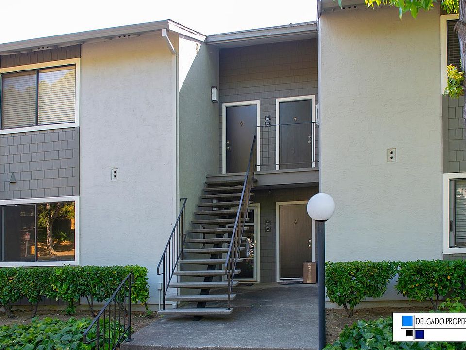 2nd image of 900 Cambridge Dr Unit 8