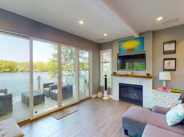 15 Lakeside Drive, North Stonington, CT 06359